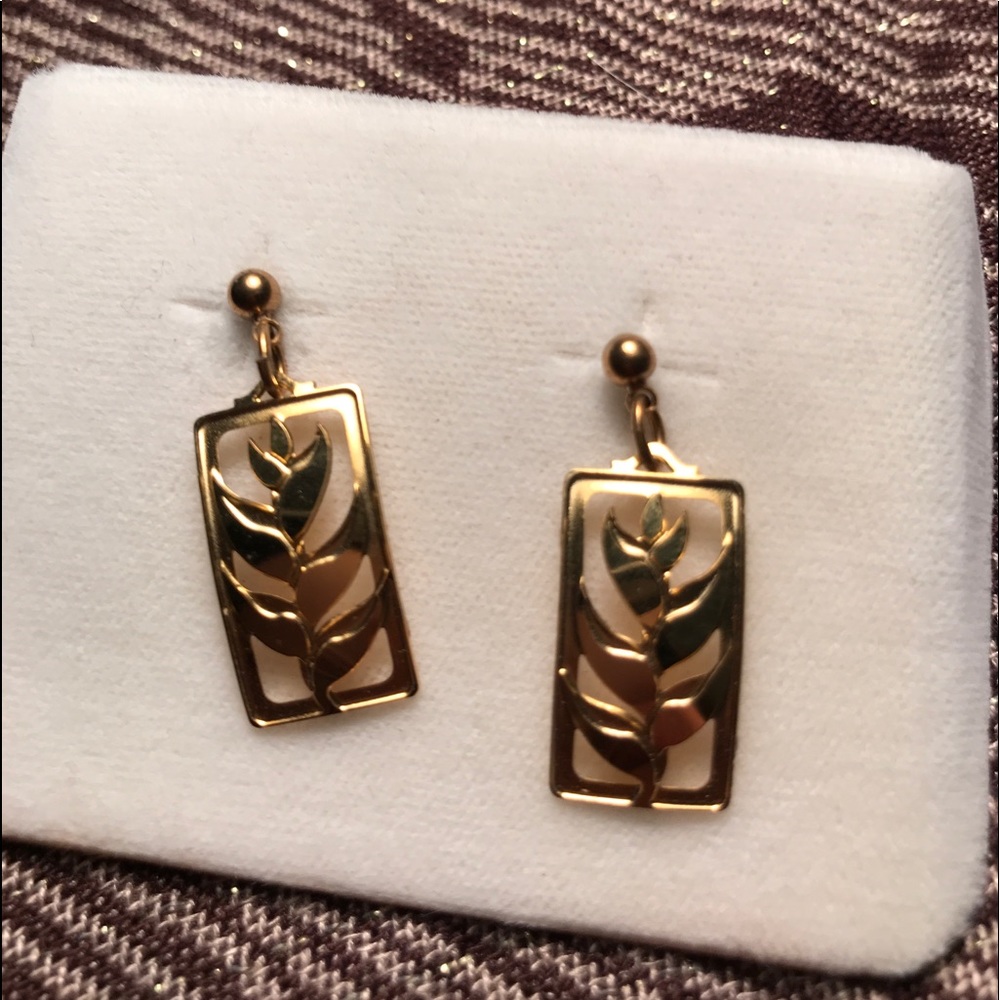 (Landstrom’s) Black Hills Gold dangle post earring